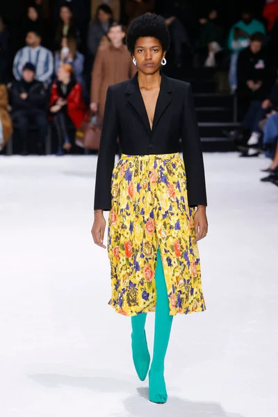 Look 19